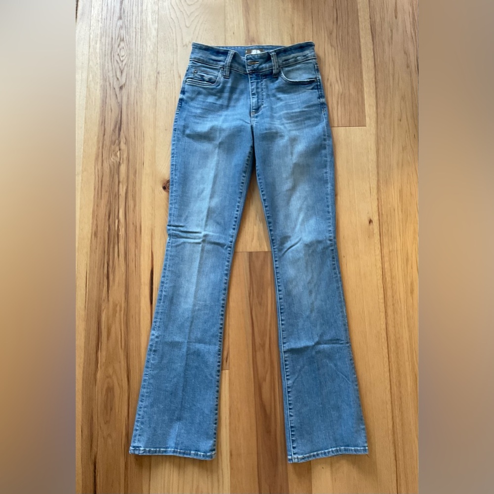 NWOT, Kurt from the Kluth “Natalie” Boot Cut Mid Rise Blue Jeans, Size 0 - Picture 2 of 9